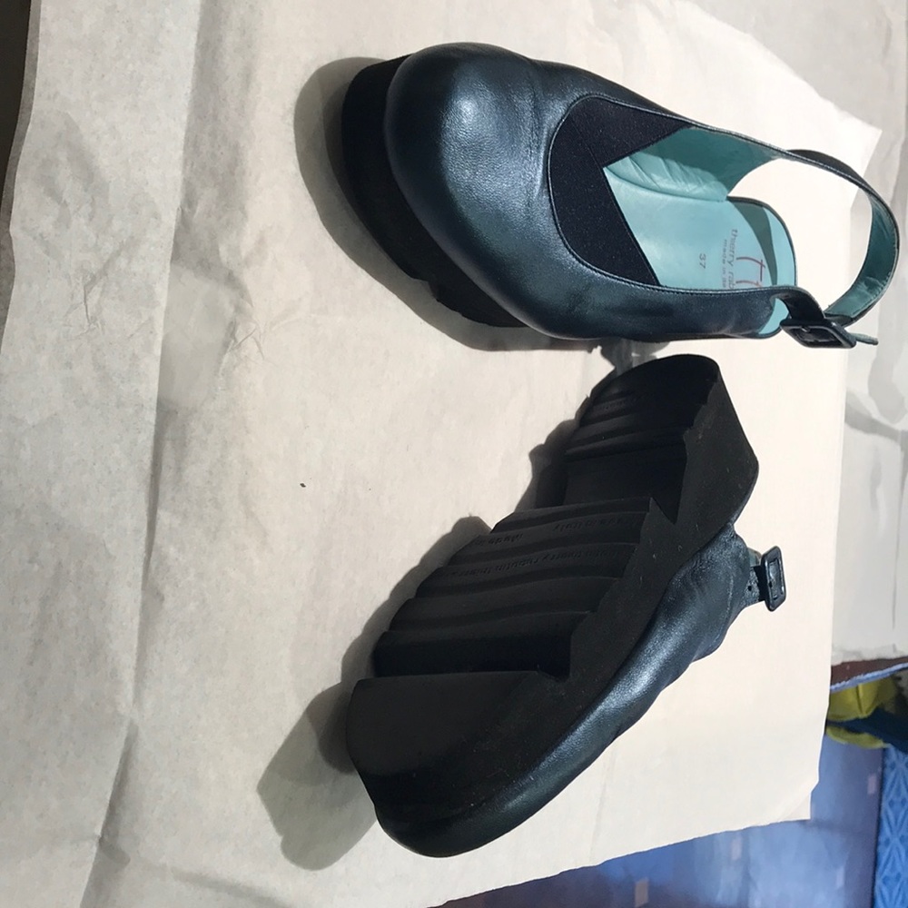 1 pr blue metallic sling bks